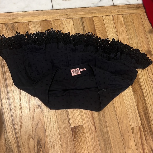 Juicy couture women size 2 black mini skirt with lace 70% cotton, 30% silk. - Picture 3 of 4